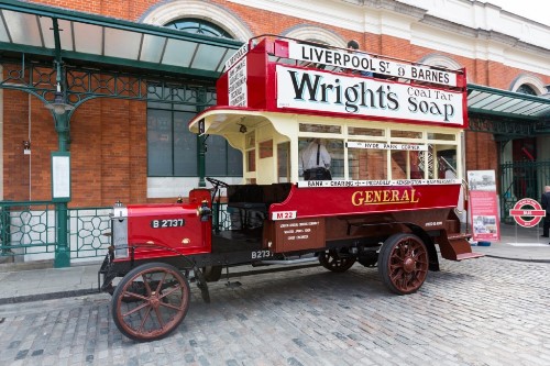 London B-type Omnibus Houdt Eerste Halte In Poperinge | WOI